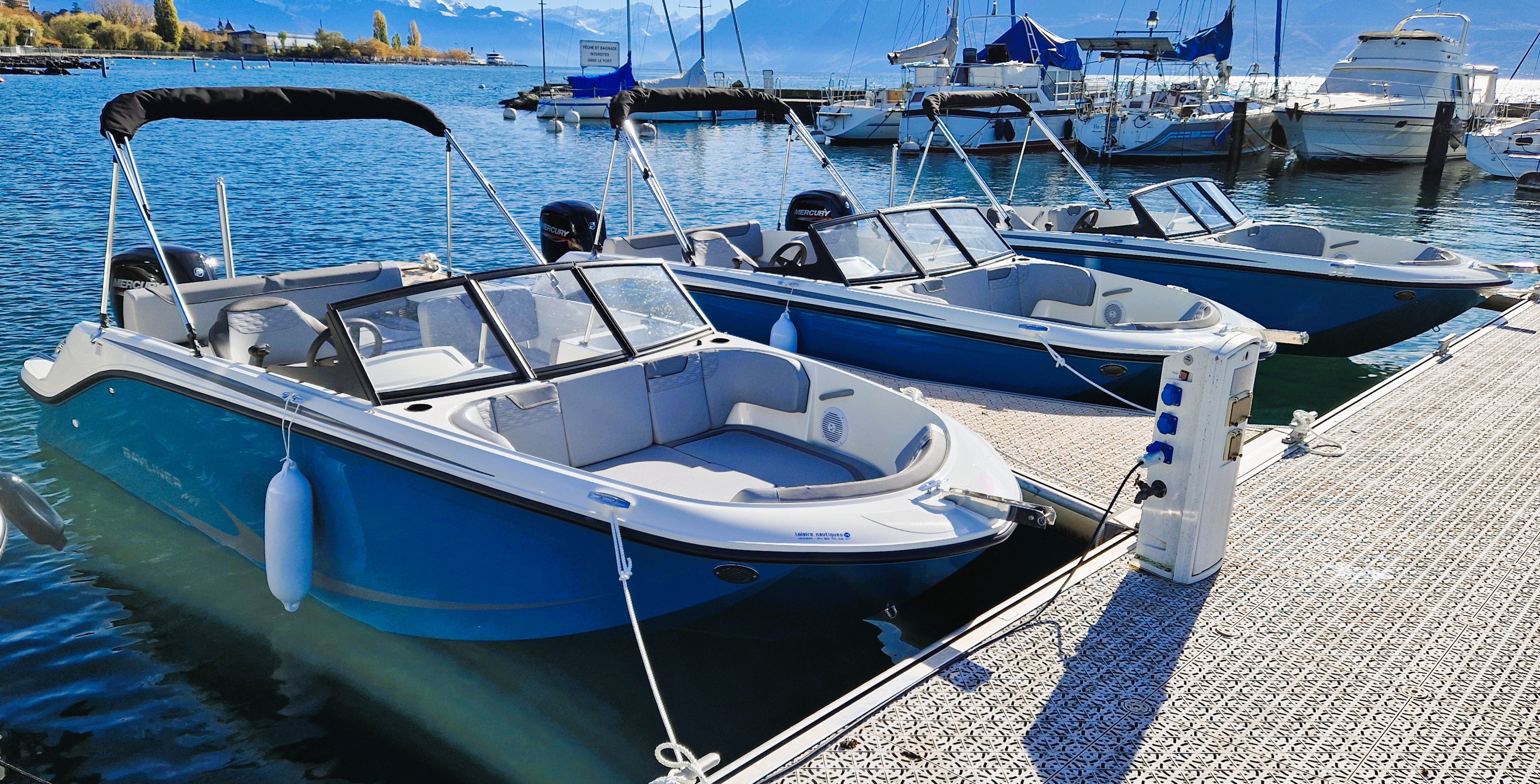Bateaux Nauti-Club à quai, Lausanne